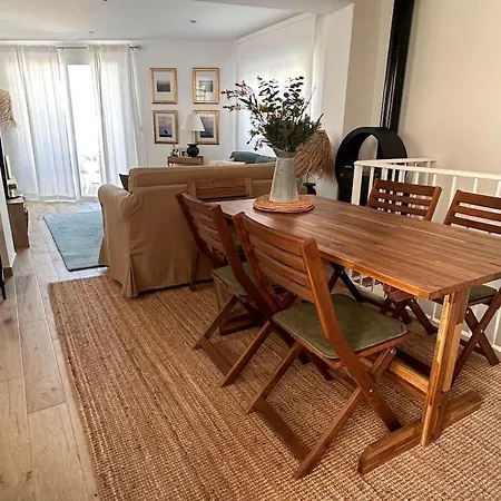 Beautiful House 100 Metres From Santandria 度假居